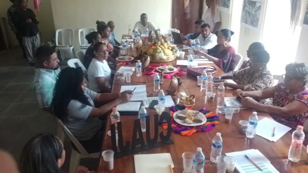 Participantes en asamblea en Cuajinicuilapa.