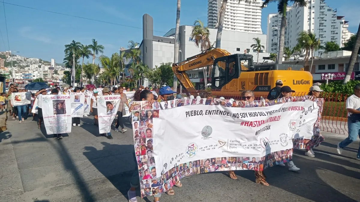 Colectivos exigen mejores protocolos de búsqueda en manifestación sobre Costera de Acapulco