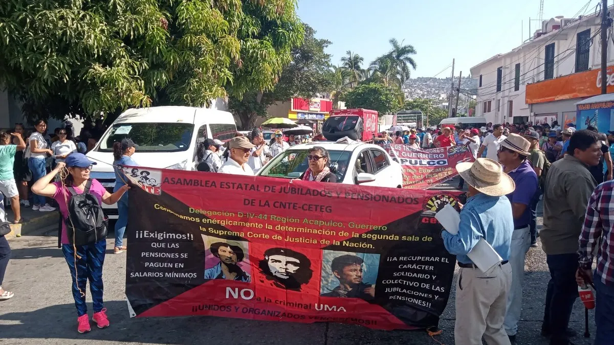 CETEG marcha en Acapulco contra la reforma de Claudia Sheinbaum al ISSSTE
