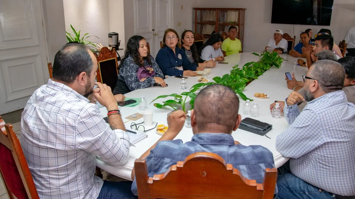 Ayuntamiento y comerciantes acuerdan reubicación de puestos en Chilpancingo