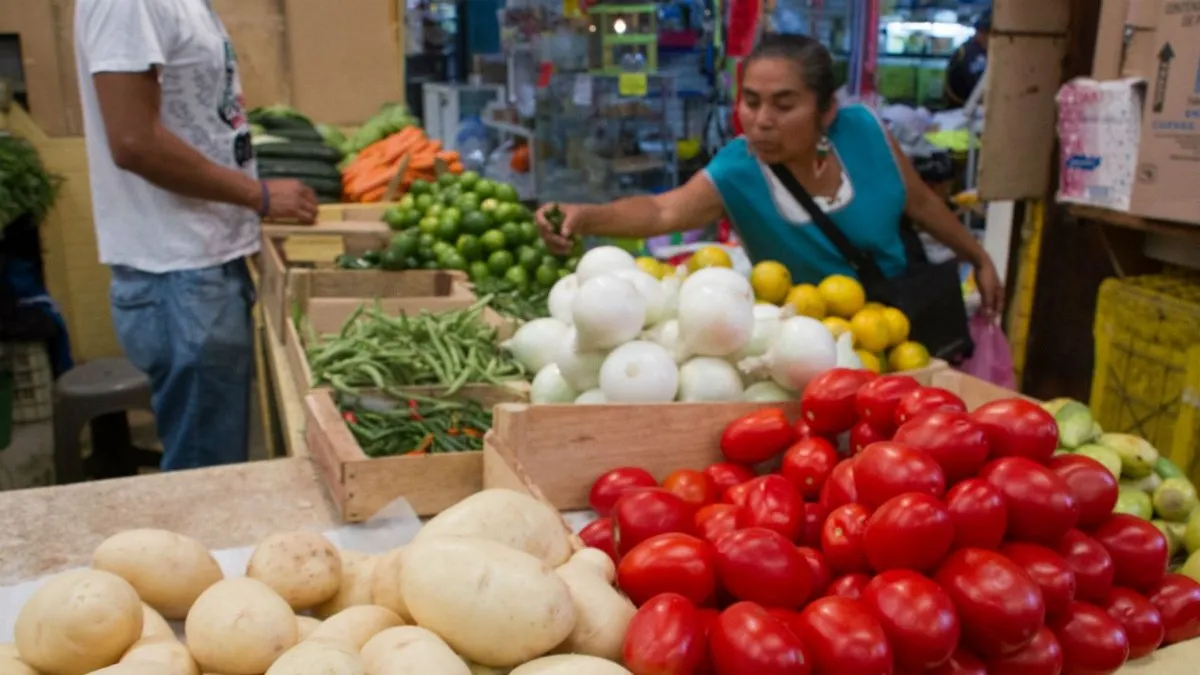México: inflación baja 3.67%, disminuyen precios de gasolina, huevos y verduras