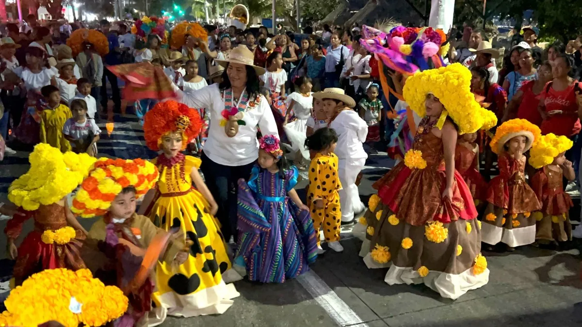 Arropada de varios municipios, inaugura Abelina López Rodríguez el Jolgorio Acapulqueño 2025