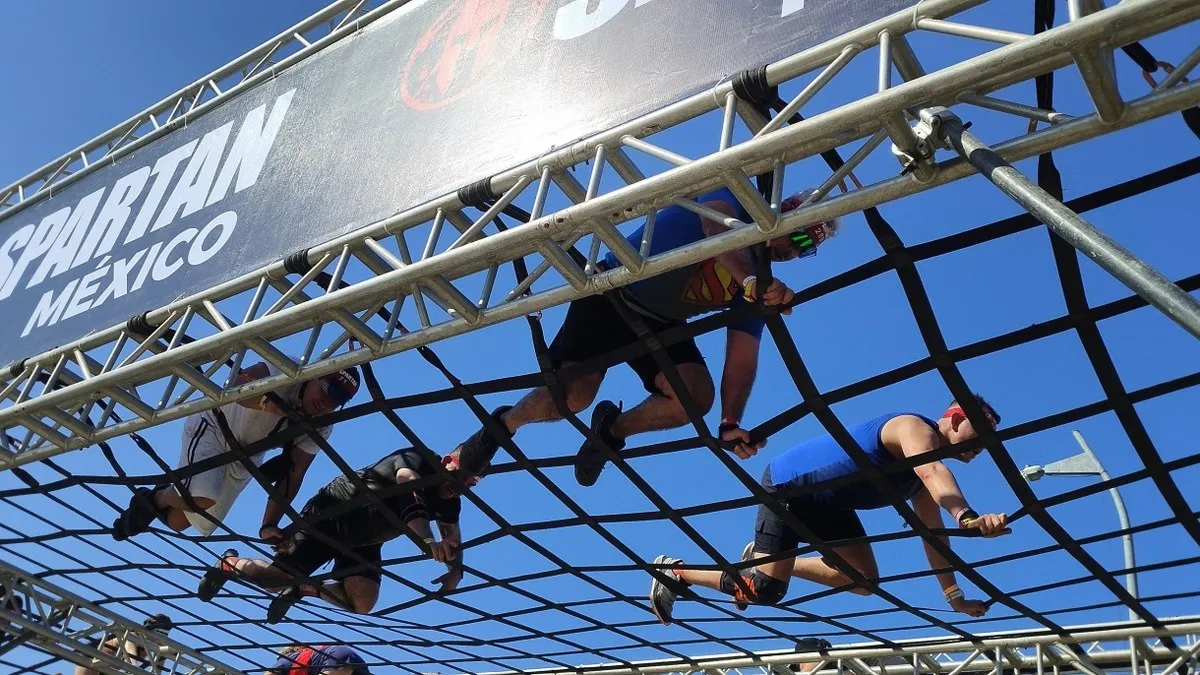 Se realizó con éxito la carrera Spartan Race en Acapulco con más de 2,300 participantes