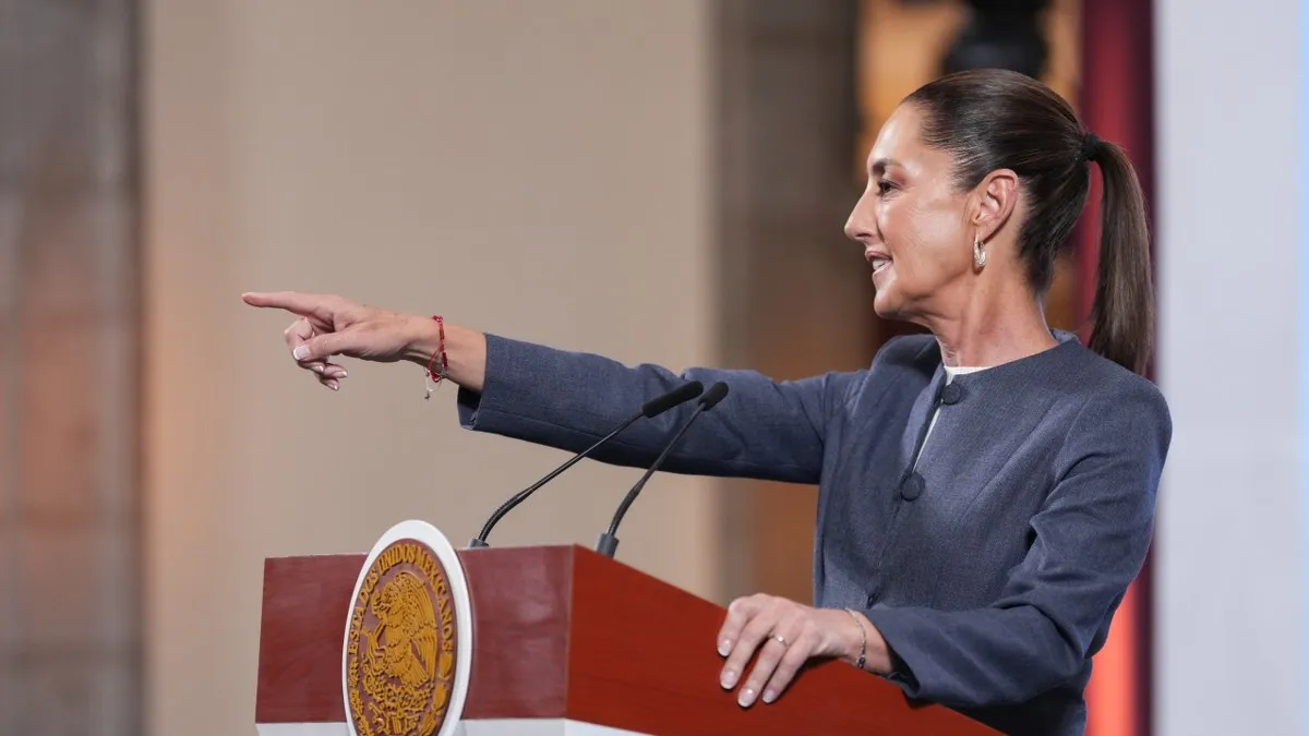 Sheinbaum se lanza contra los 'vendepatrias' y cuestiona espots discriminatorios de EU