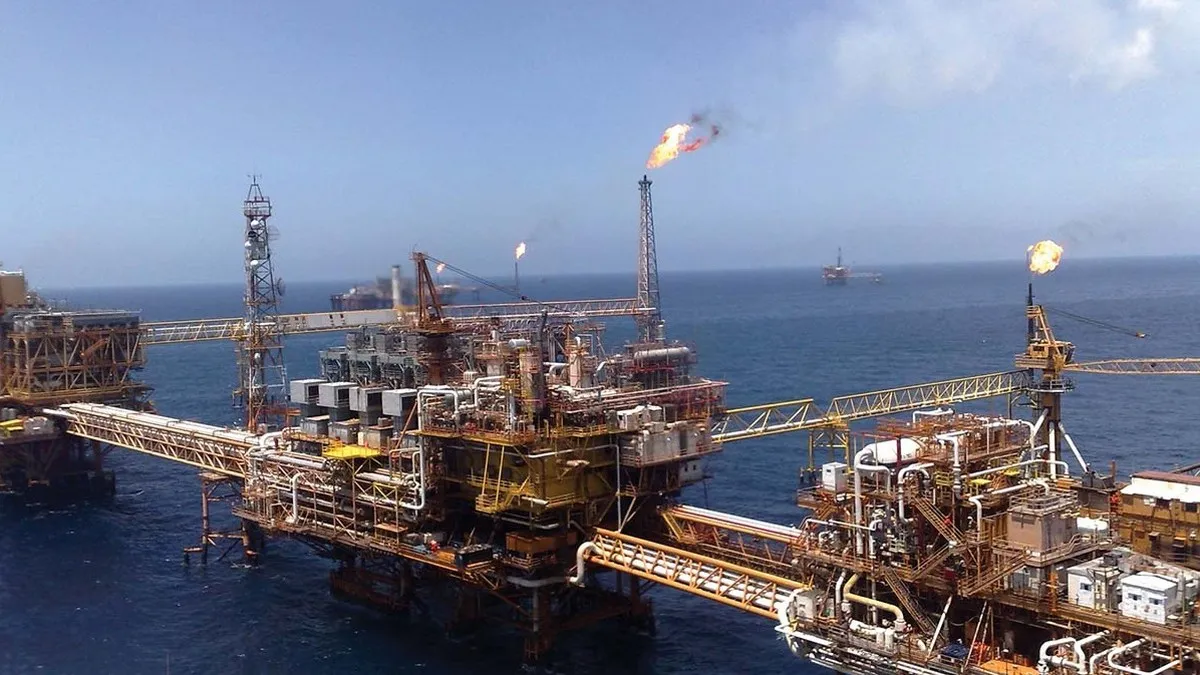 Guerra comercial de Estados Unidos y China desploma los precios del petroleo