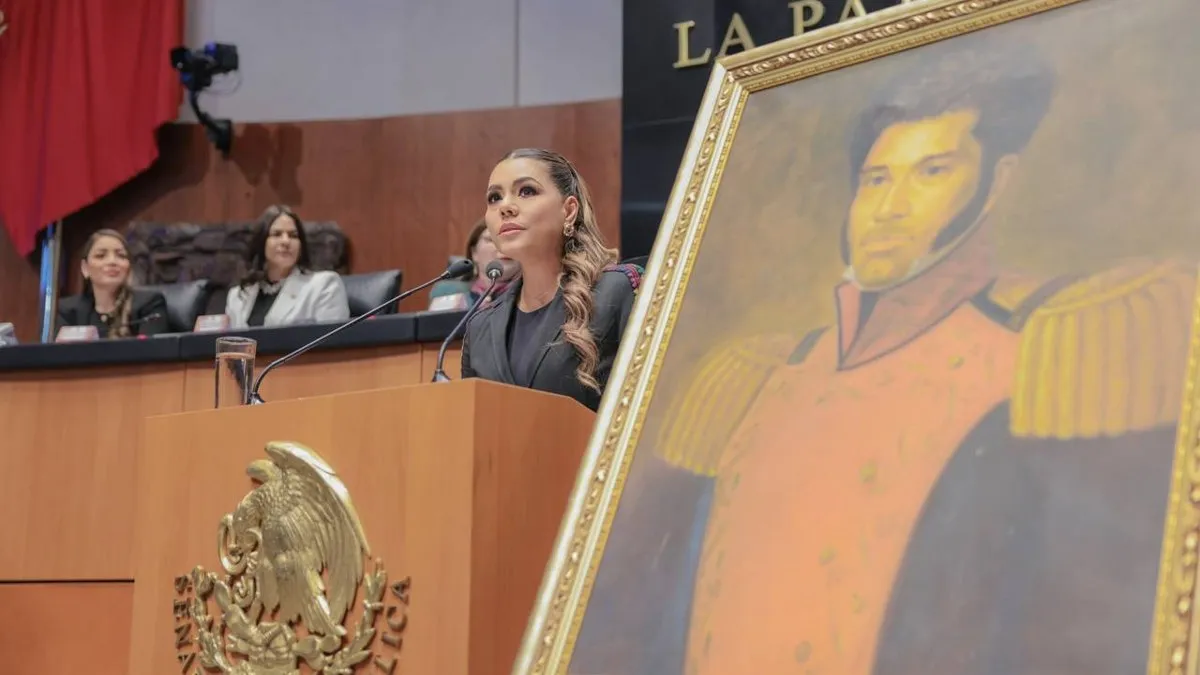 Evelyn Salgado acude a ceremonia por Vicente Guerrero en el Senado