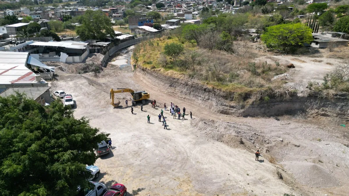 Identifican a responsables de tirar escombros en río Huacapa; Ayuntamiento iniciará acciones legales