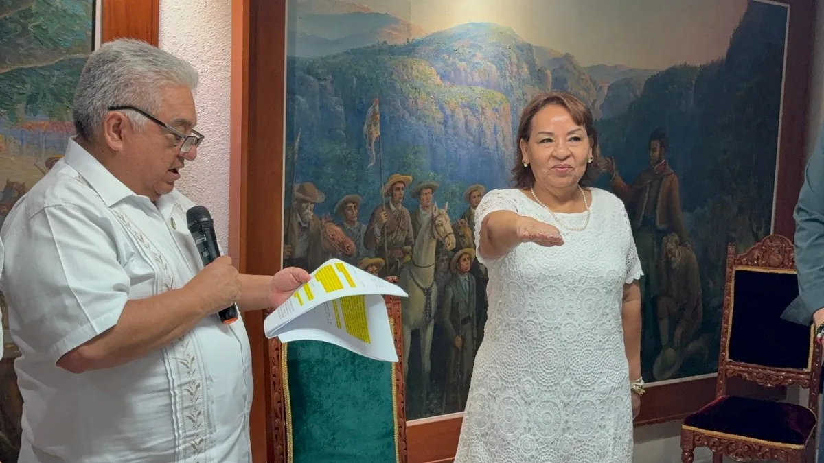 Cabildo de Chilpancingo designa a Laura Bello como presidenta honorífica del DIF