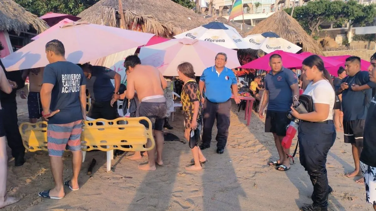 Autoridades rescatan a bañistas en Acapulco; se registra mar de fondo