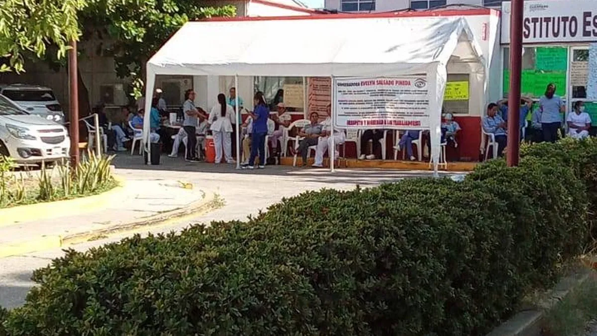 Pacientes protestan por cancelación de citas en hospital oftalmológico de Acapulco