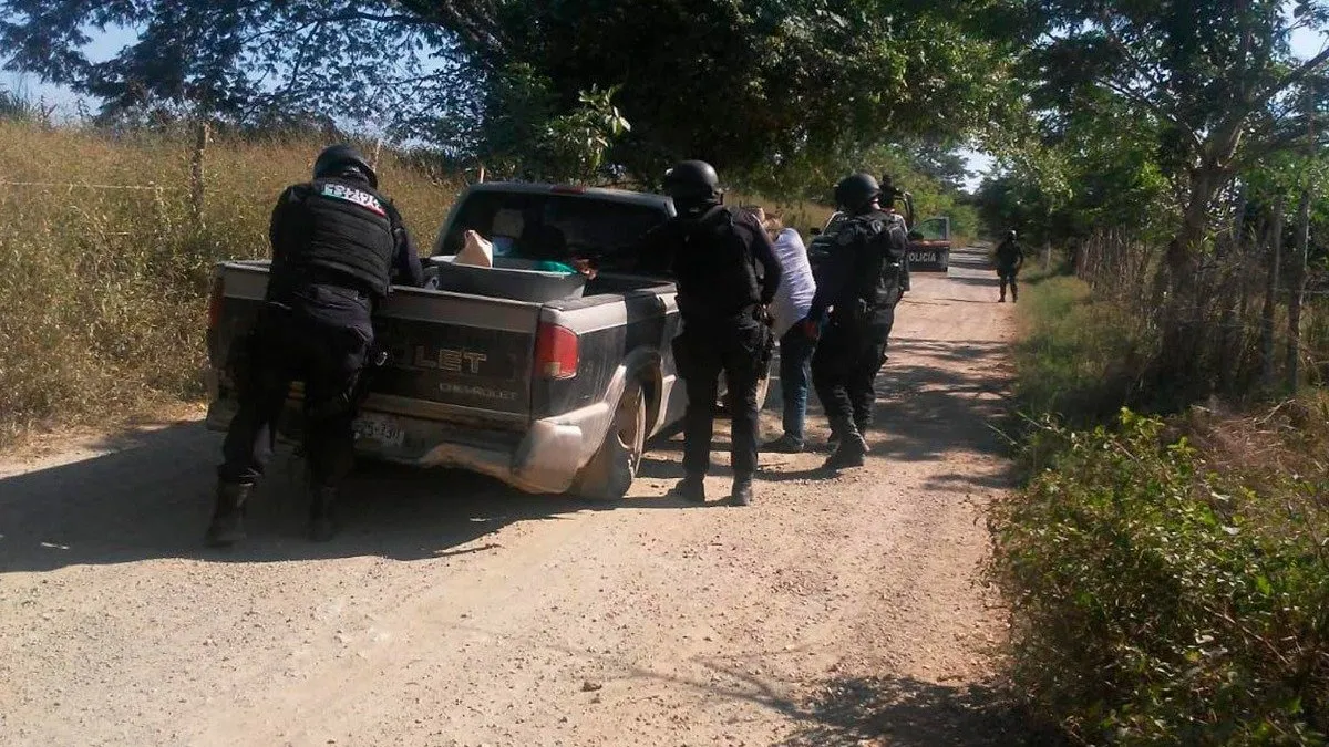 Fiscalía detiene a dos personas armadas en El Carrizo, municipio de Azoyú, Guerrero