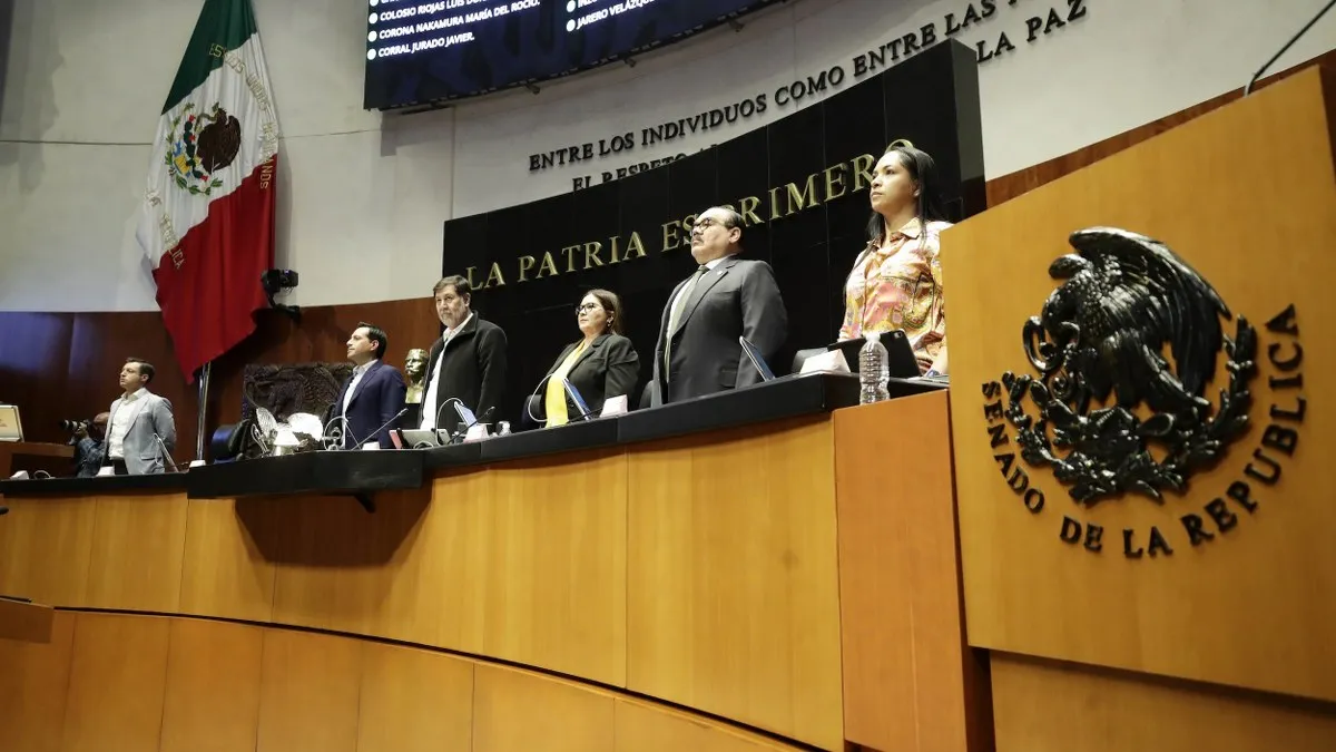 Senado guarda minuto de silencio por muerte de líder Marco Suástegui