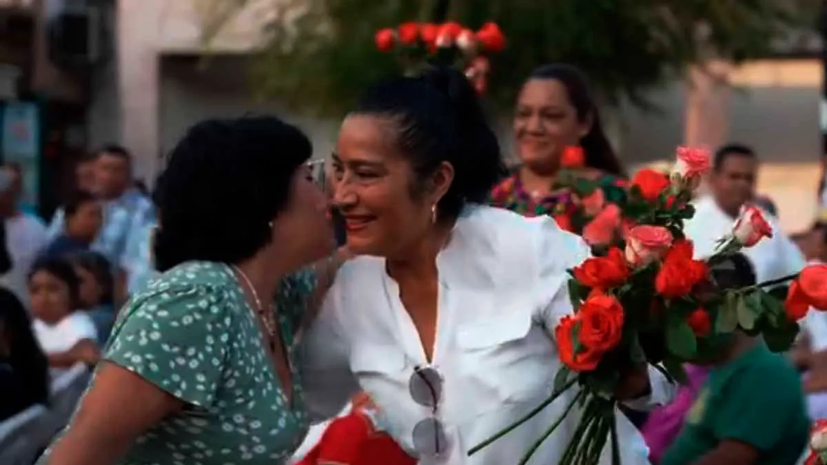 Alcaldesa de Acapulco, Abelina López, rinde homenaje a las madres en su día
