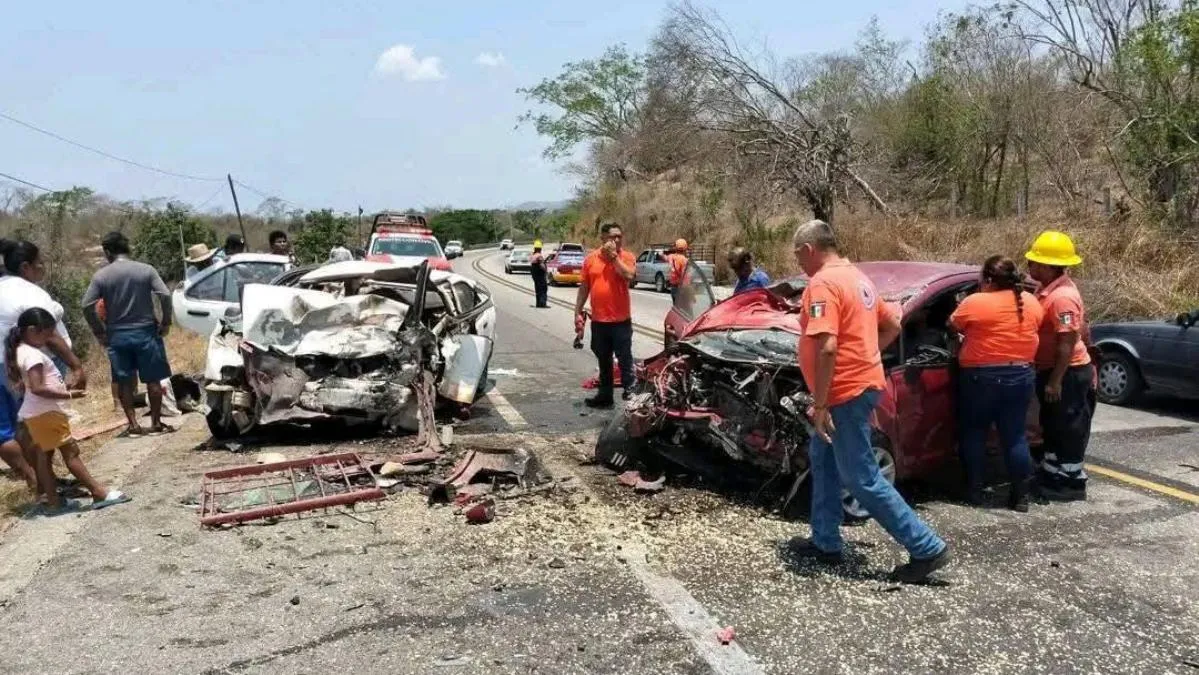 Choque en carretera Acapulco-Pinotepa deja cuatro muertos y dos heridos