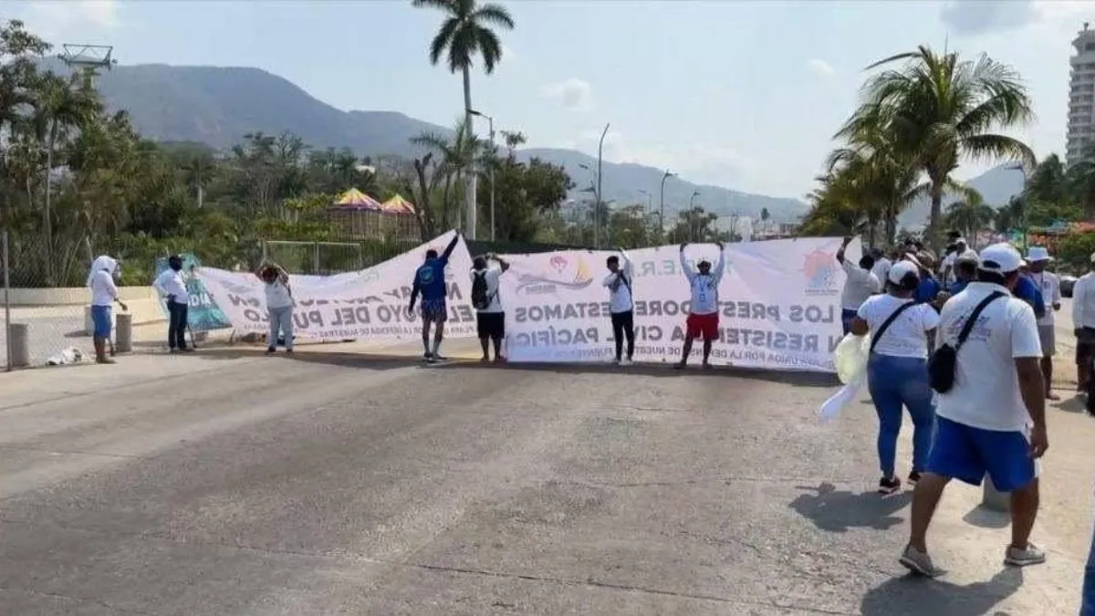 Bloquean una hora la Costera de Acapulco; turisteros piden ser tomados en cuenta en inversiones