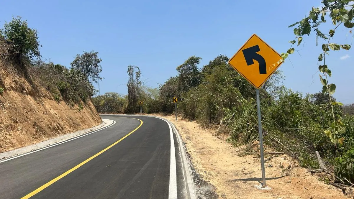 Gobierno de Guerrero concluye pavimentación en tramo carretero de Coyuca de Benítez