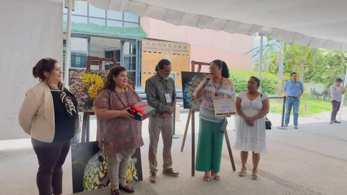 Inauguran exposición fotográfica para conservación marina en Congreso de Guerrero