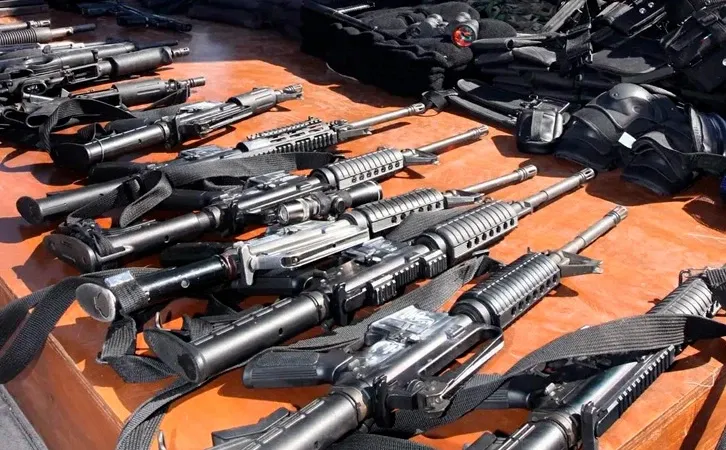 Ordena Trump luchar contra el tráfico de armas; busca frenar que lleguen al crimen organizado
