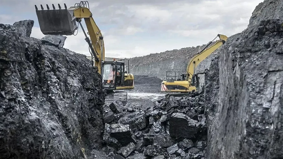 Estados Unidos firma pacto para saquear minerales de Ucrania; es inversión estratégica, dicen