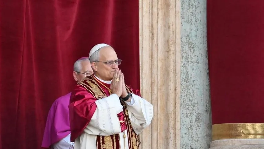 En medio de la guerra arancelaria de Trump, elige El Vaticano un papa estadounidense