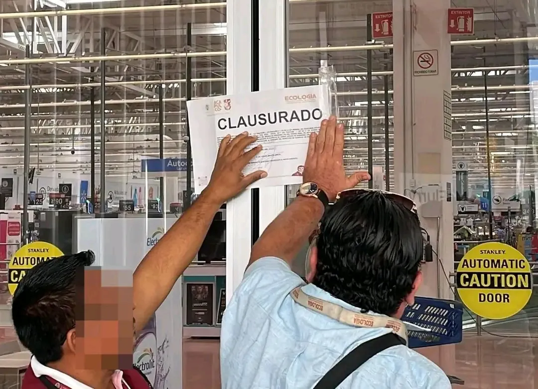 Clausuran Walmart en Acapulco por descarga de aguas residuales