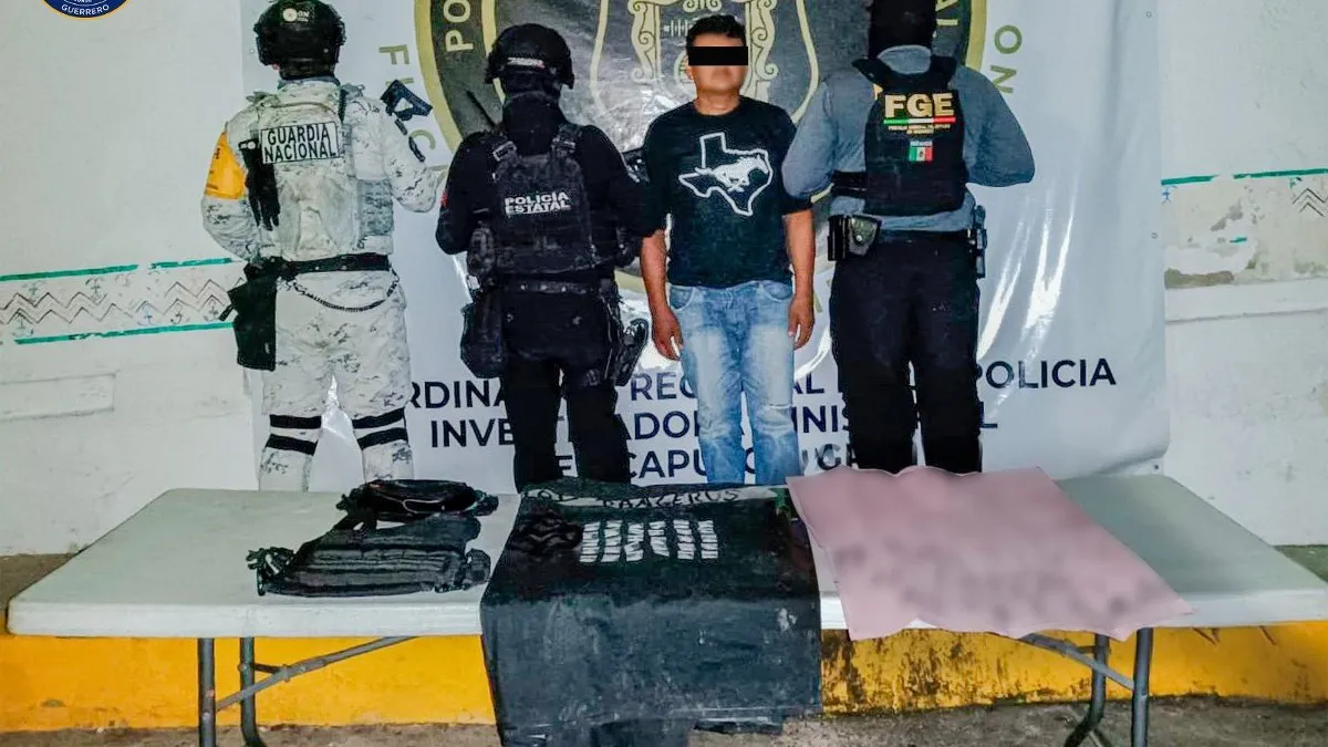 Detienen a presunto integrante de célula criminal con “narco cartulina” en Acapulco