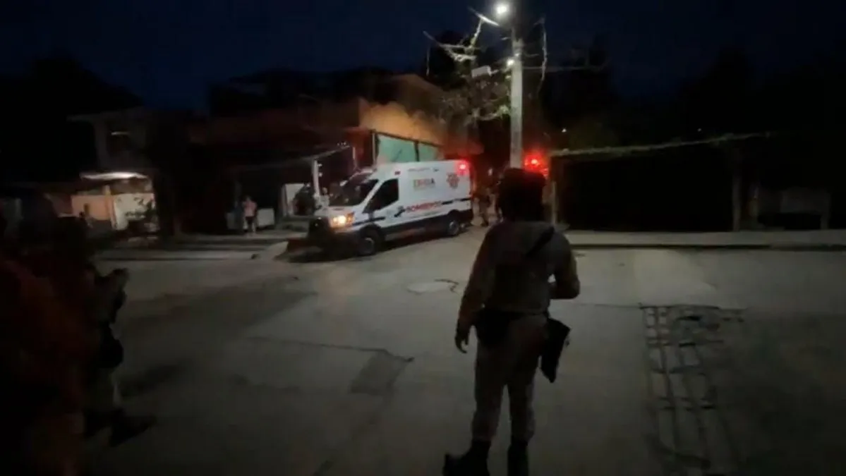 Ejecutan a dos hombres con armas largas en Zihuatanejo