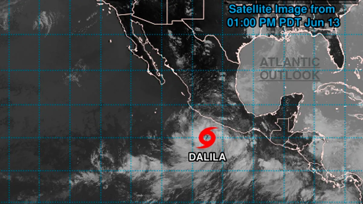 Tormenta "Dalila" se forma frente a Guerrero y provoca lluvias intensas