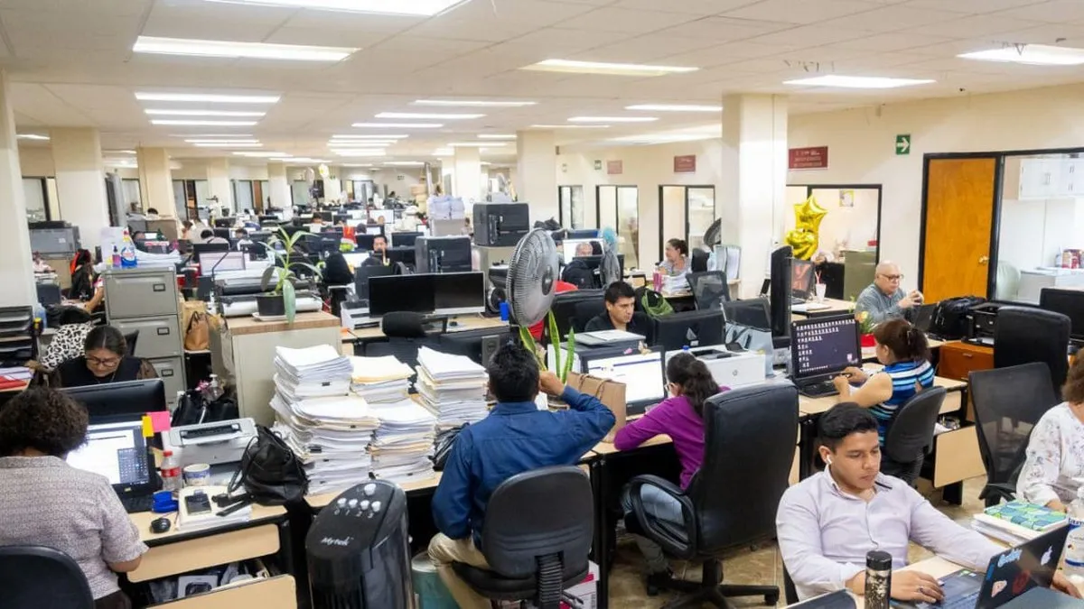 Anuncian aumento salarial para trabajadores del Gobierno de Guerrero