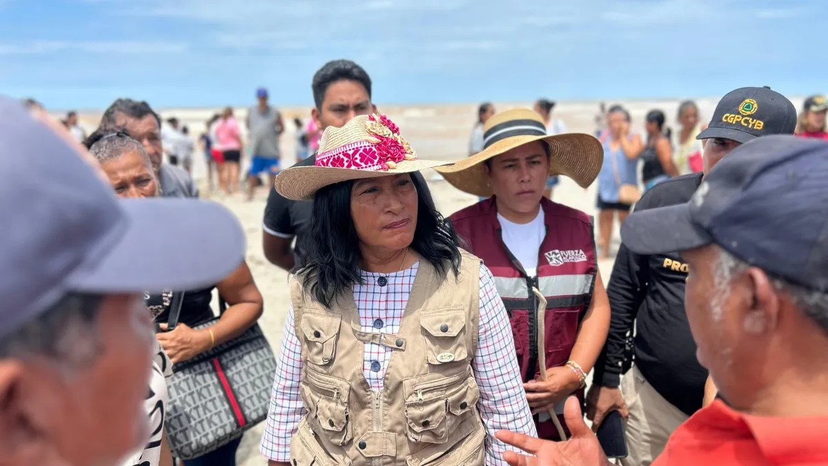 Abelina López supervisa acciones preventivas en Barra Vieja ante avance de 'Erick'