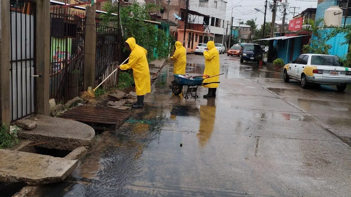 Tormenta Dalila deja afectaciones en Acapulco; autoridades realizan limpieza