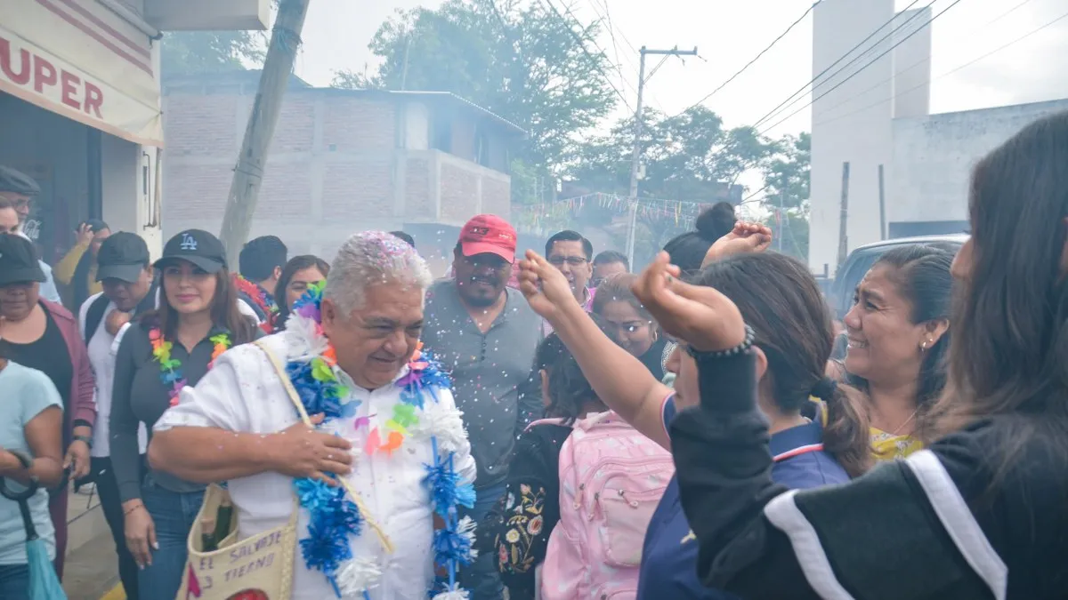 Entrega alcalde Gustavo Alarcón calle pavimentada en Petaquillas; más de 15 años olvidada