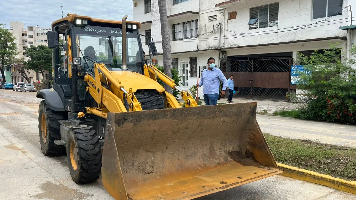 Gobierno de Acapulco despliega brigada de limpieza en Costa Azul tras lluvias