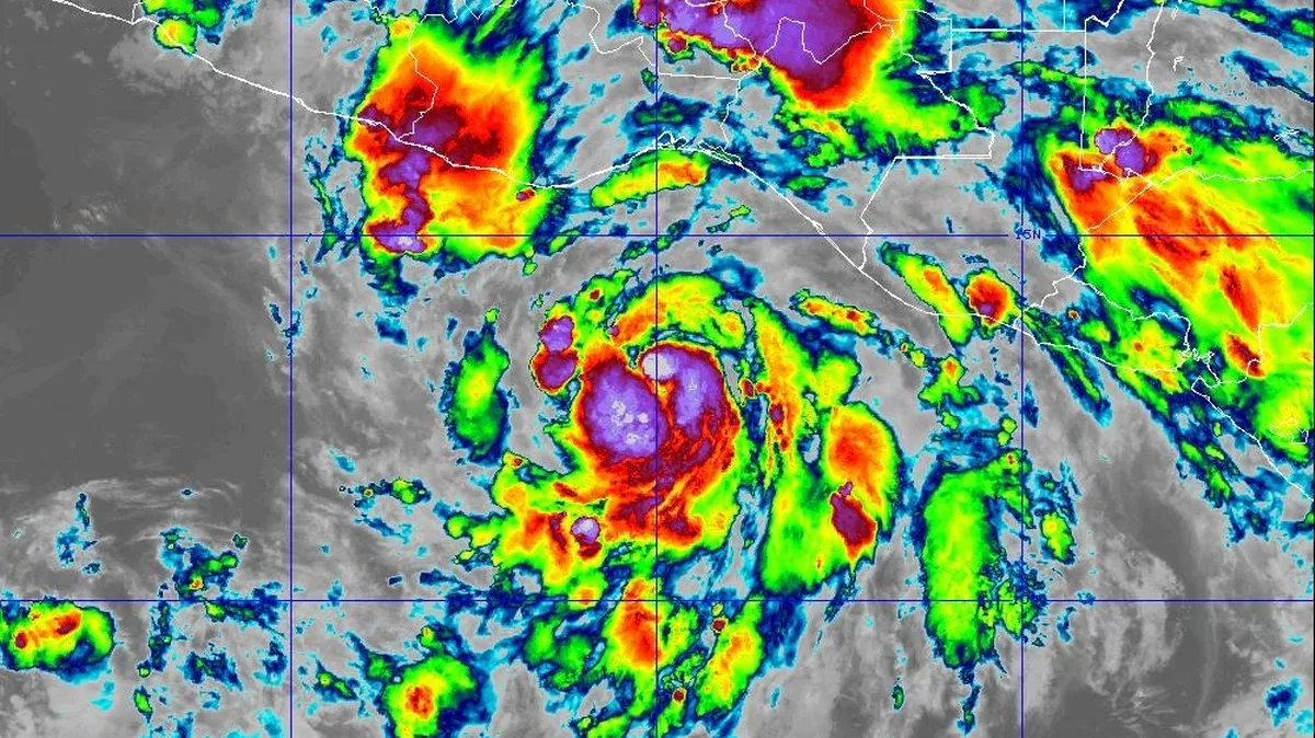 Erick golpeará las costas de México como huracán mayor; traerá mucha lluvia