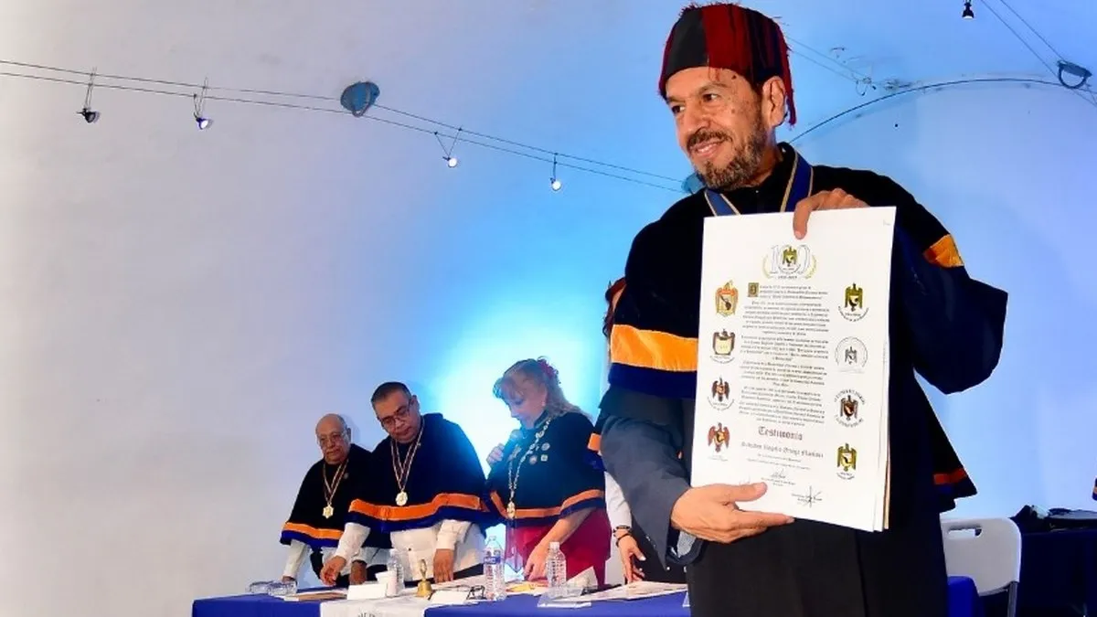 Rogelio Ortega recibe Doctorado Honoris Causa de la Academia Nacional de Historia y Geografía
