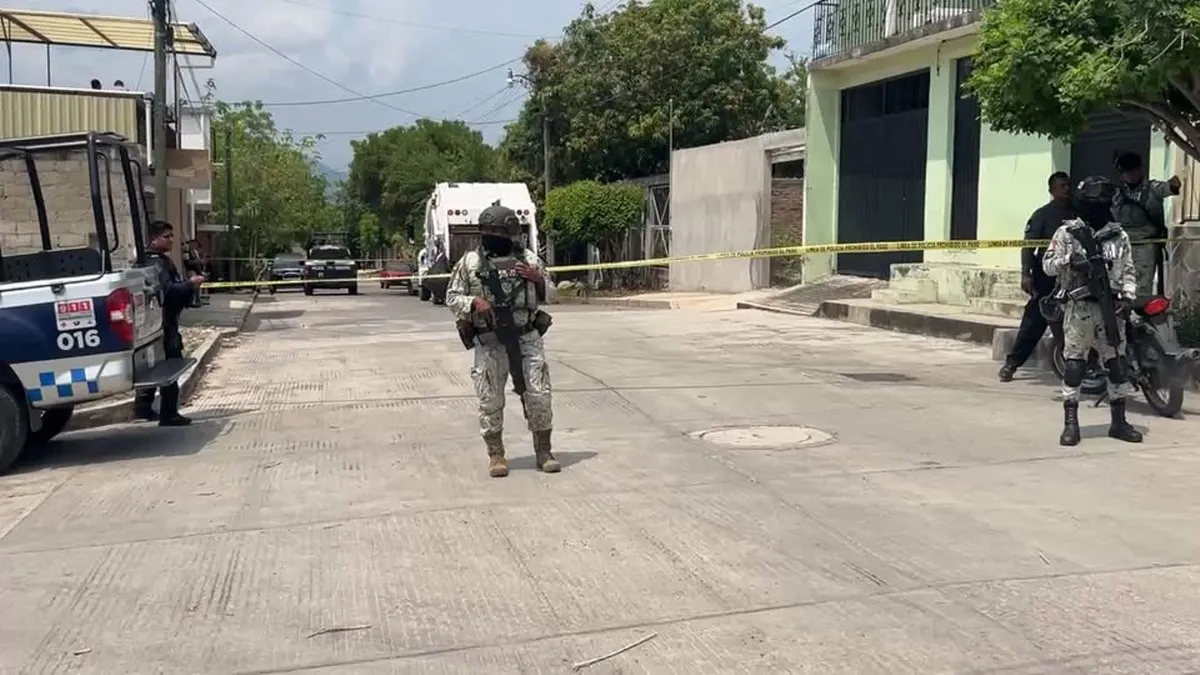 Hallan explosivos en camión recolector de basura en Iguala