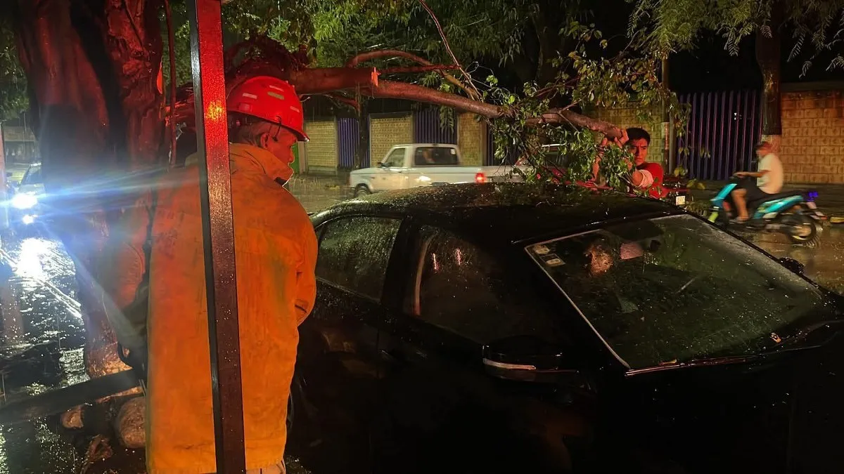Intensas lluvias en Iguala provocan inundaciones; abren refugios