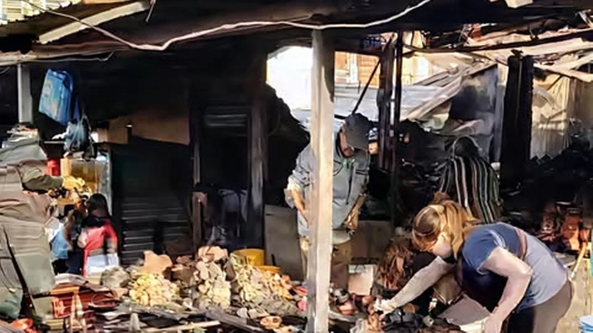 Incendio destruye más de 30 puestos en mercado central de Chilpancingo
