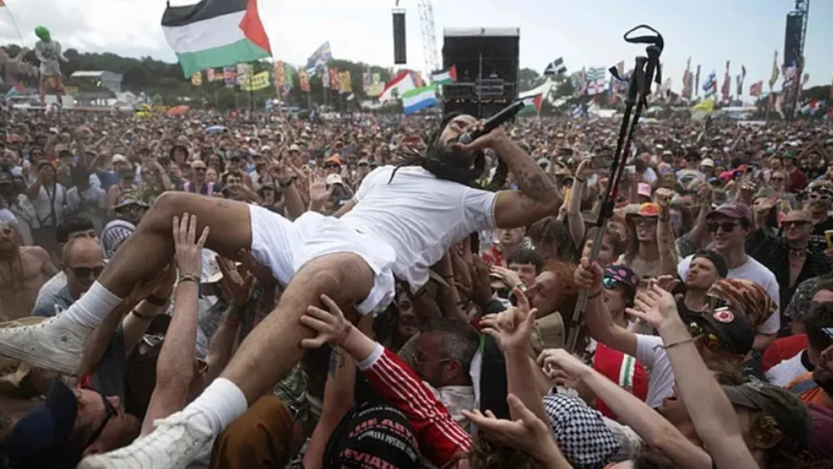 Investiga Reino Unido a artistas por su apoyo a Palestina durante concierto