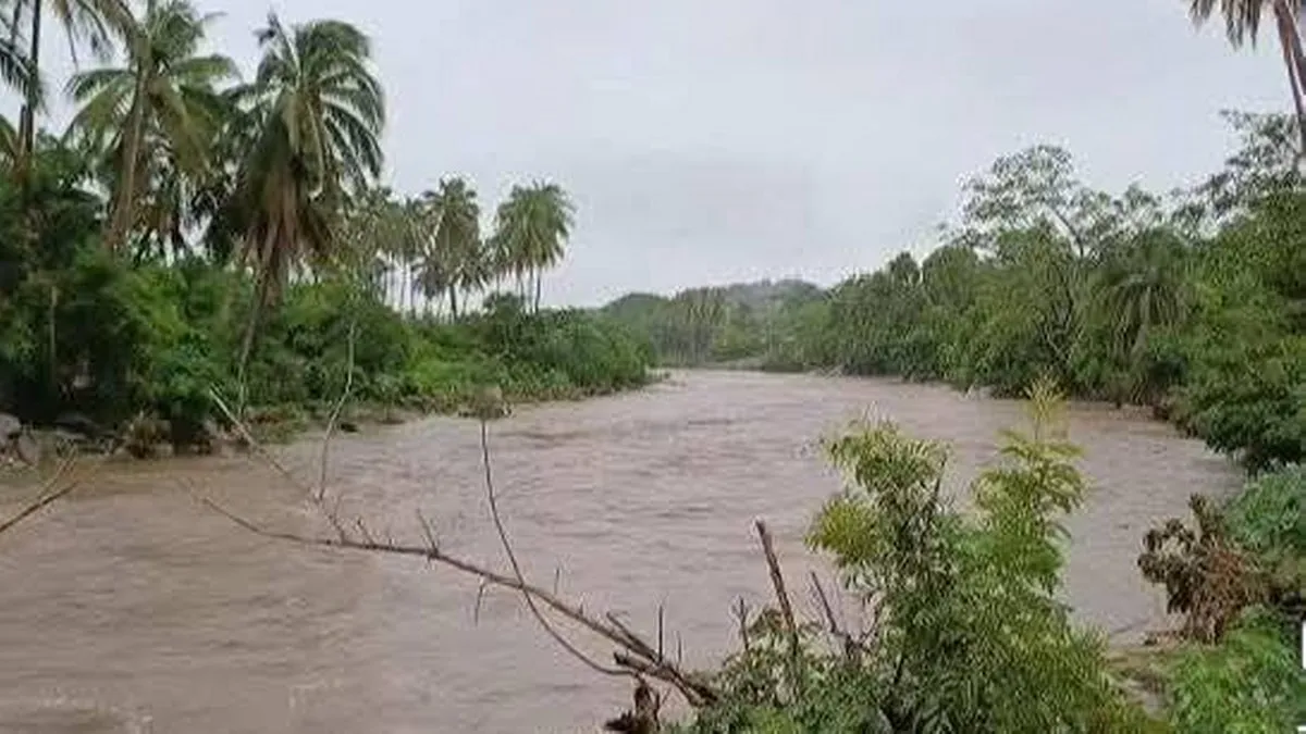 Bebé muere arrastrado por la corriente tras intensas lluvias por Erick en San Marcos, Guerrero