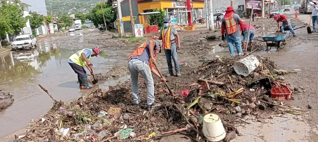 Tormenta arrastró más de 25 toneladas de basura en Acapulco