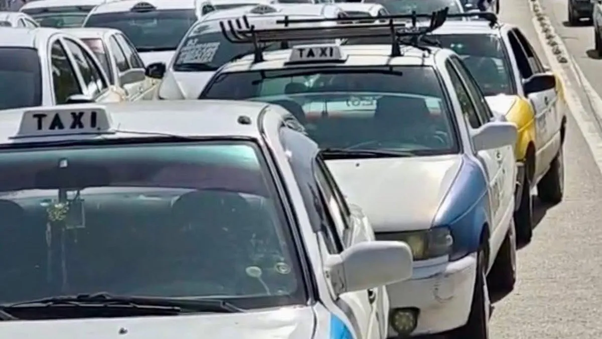 Bloqueo parcial de taxistas provoca tráfico en Acapulco; advierten que será total
