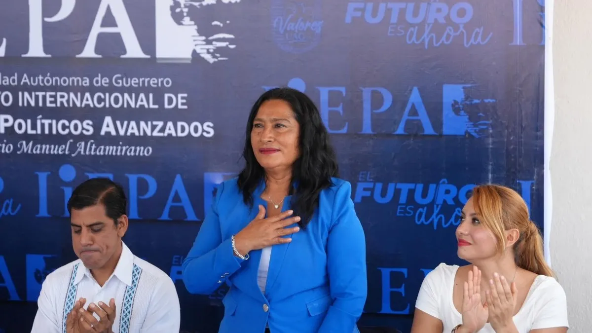 Abelina López llama a formar jóvenes críticos para transformar Acapulco