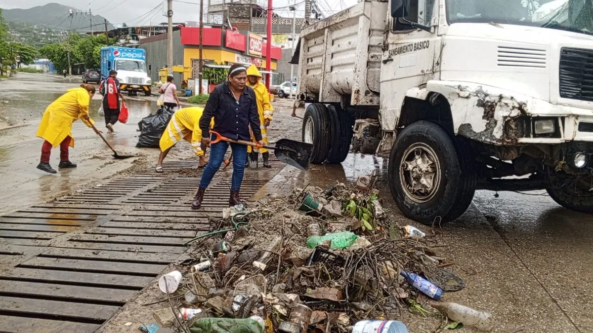 Recolecta gobierno de Acapulco mil toneladas de basura tras lluvias de “Flossie”