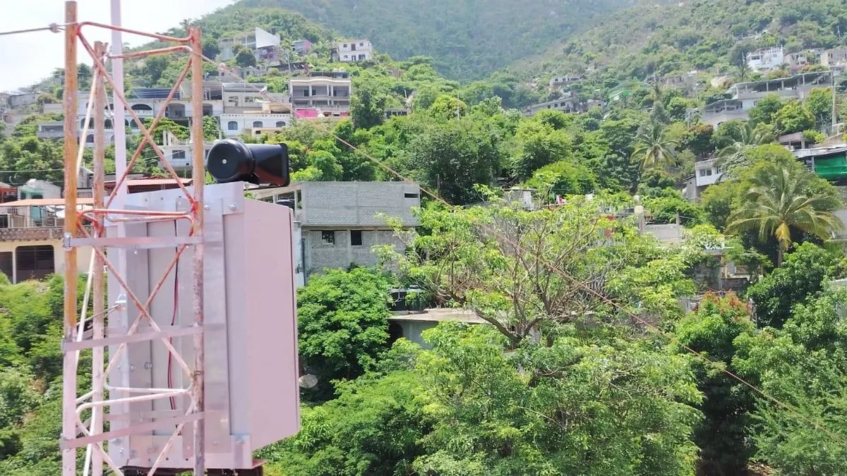 Instalan bocinas de alerta para sismos y huracanes en Acapulco