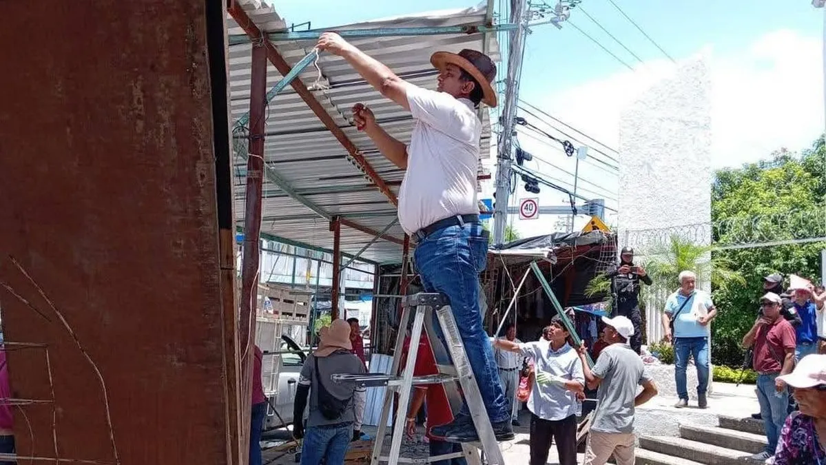 Retiran a comerciantes semifijos de la avenida Cuauhtémoc de Acapulco