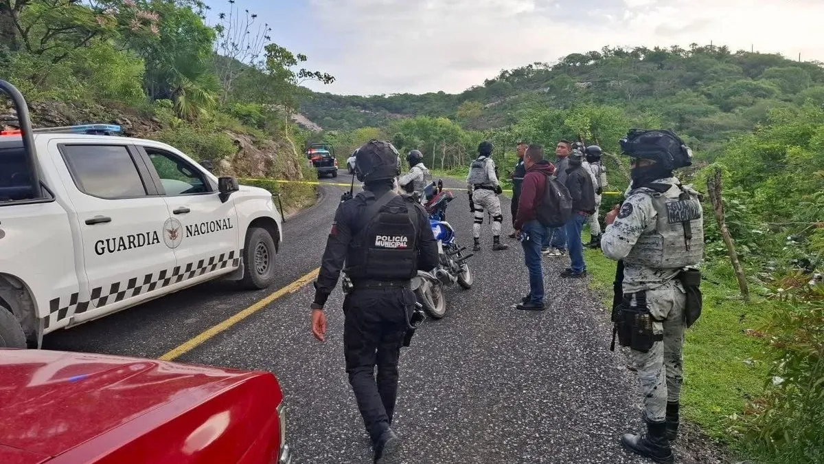 Cuelga de un árbol a un cuerpo embolsado en Chihihualco, Guerrero