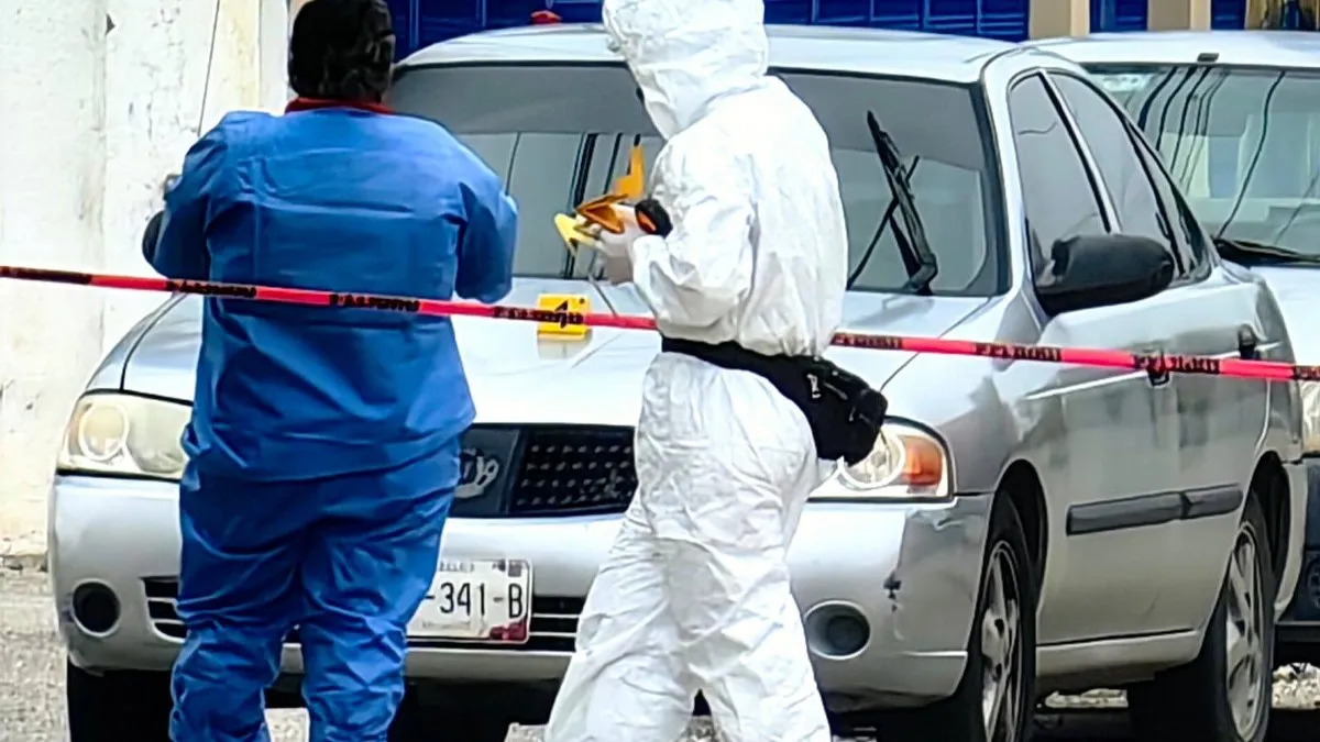 Hallan muerto a policía preventivo dentro de auto cerca de Costera de Acapulco