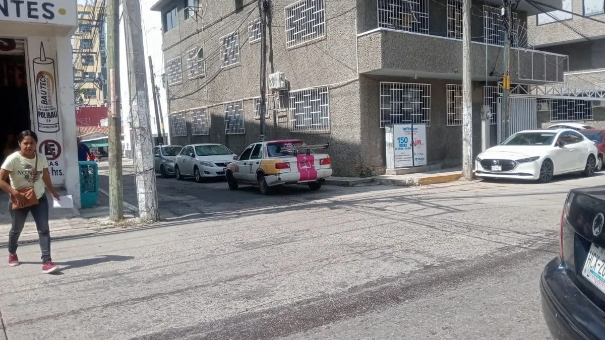 Encuentran persona sin vida dentro de taxi atrás de Galerías Acapulco