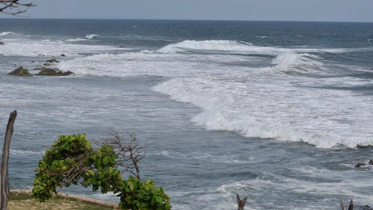 Alerta en costas de Guerrero por Mar de Fondo; prevén olas de 2.4 metros